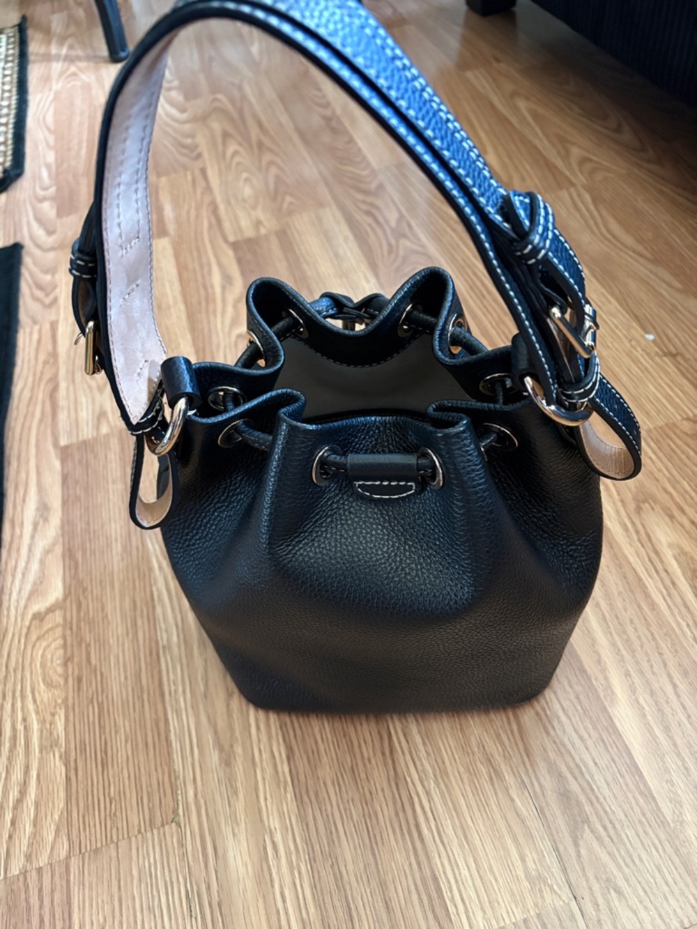 DOONEY & BOURKE LUCCA BLACK LEATHER DRAWSTRING SHOULDER BUCKET BAG - Picture 12 of 13
